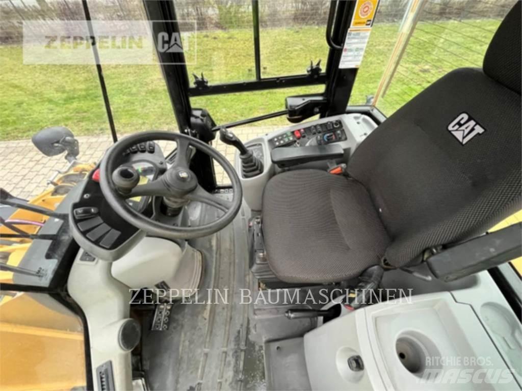 CAT 918M Колесни товарачи