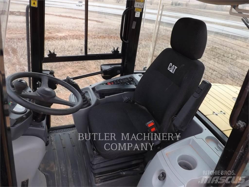 CAT 918M Колесни товарачи