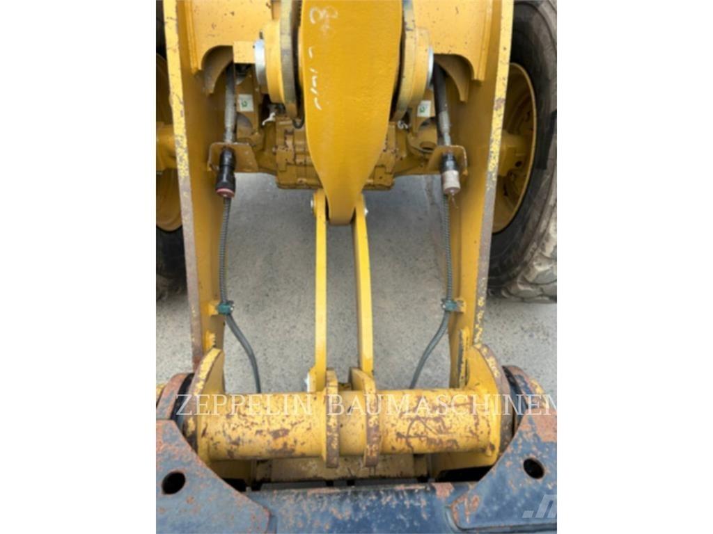 CAT 918M Колесни товарачи