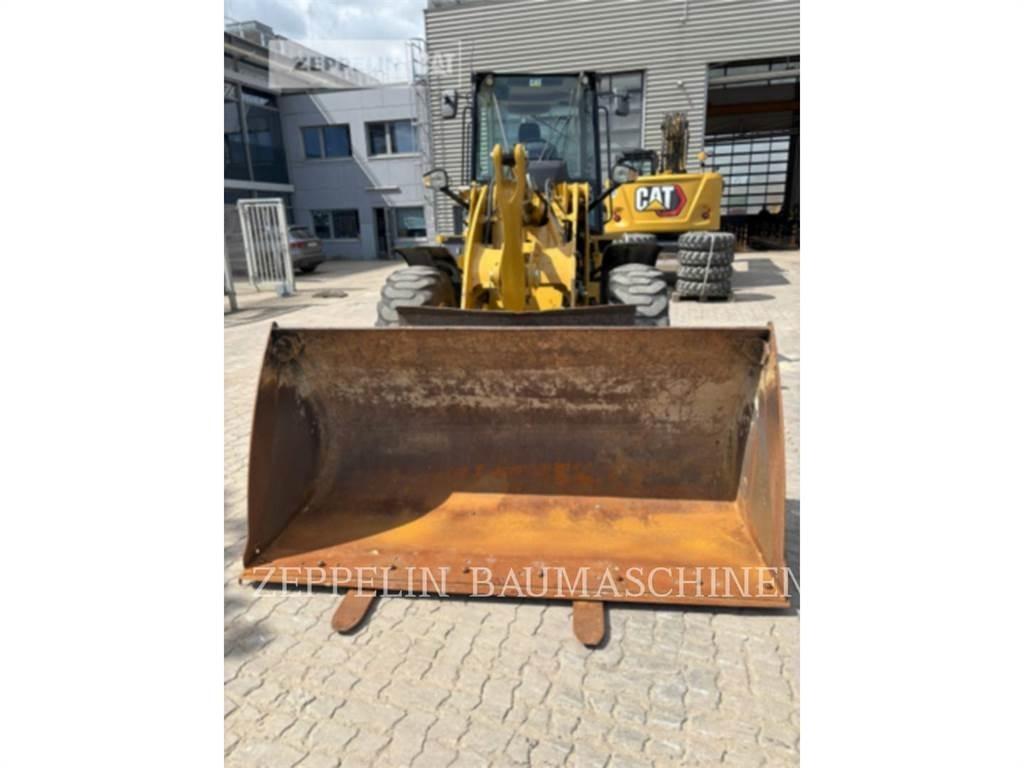 CAT 918M Колесни товарачи
