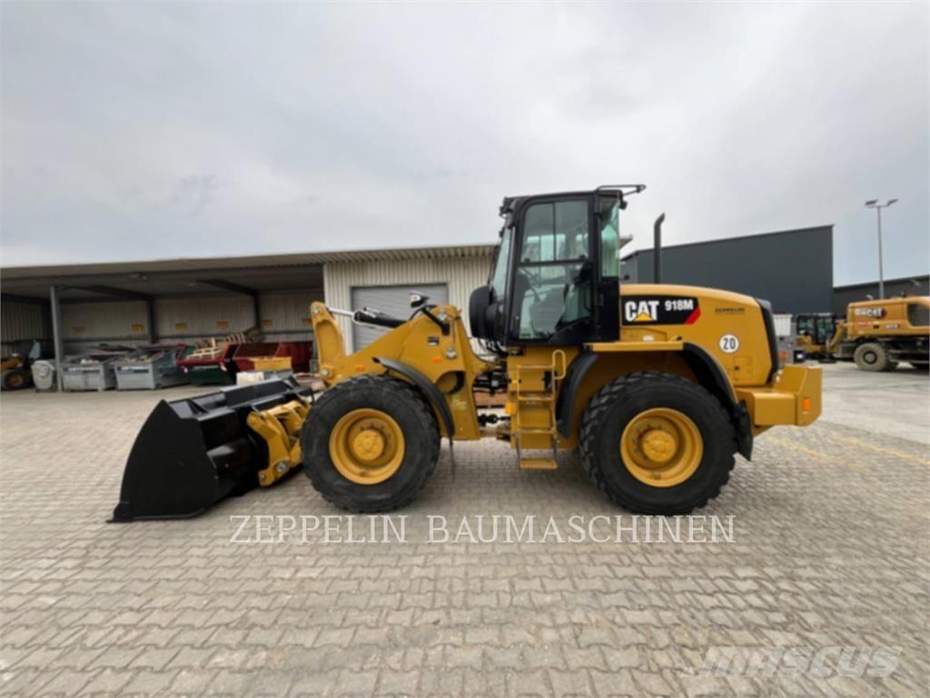 CAT 918M Колесни товарачи