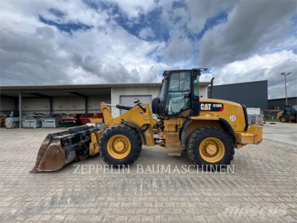 CAT 918M Колесни товарачи