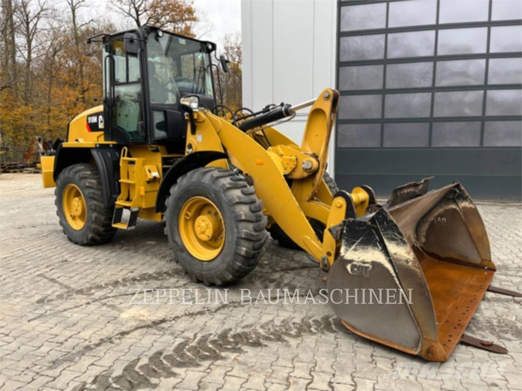 CAT 918M Колесни товарачи