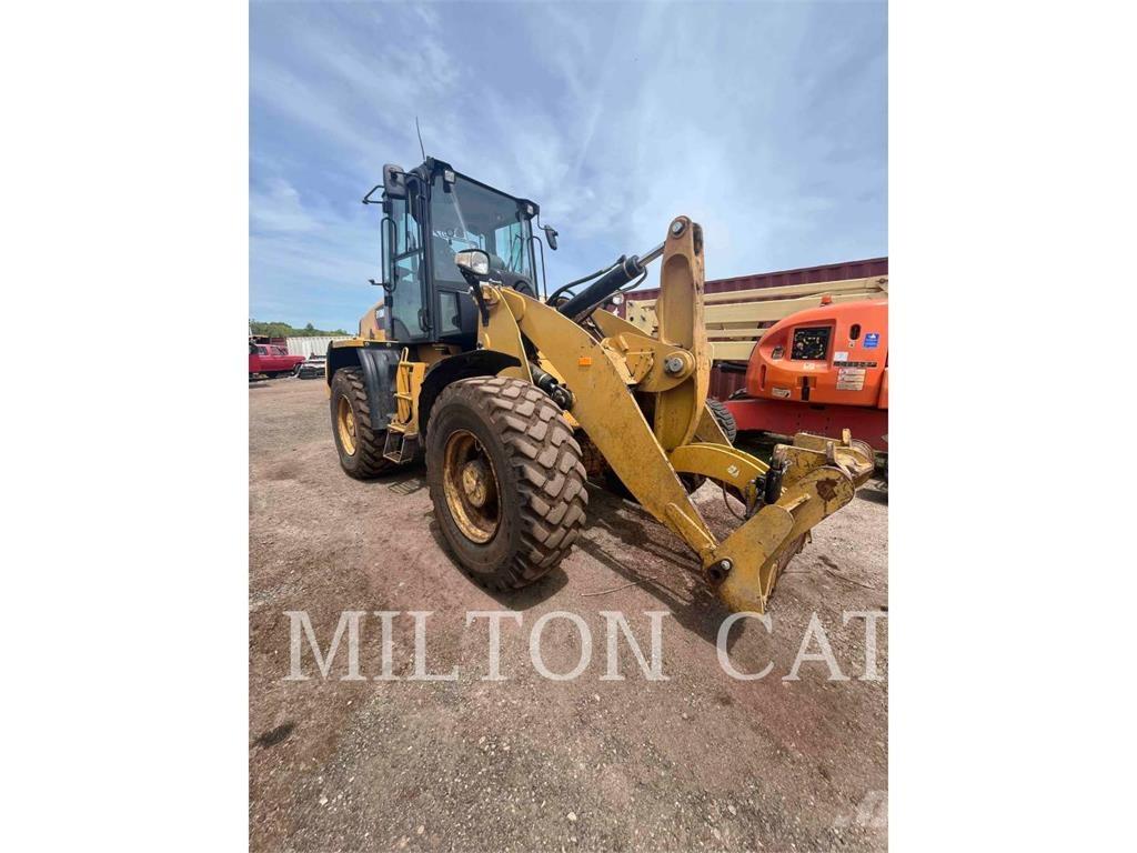 CAT 918M Колесни товарачи
