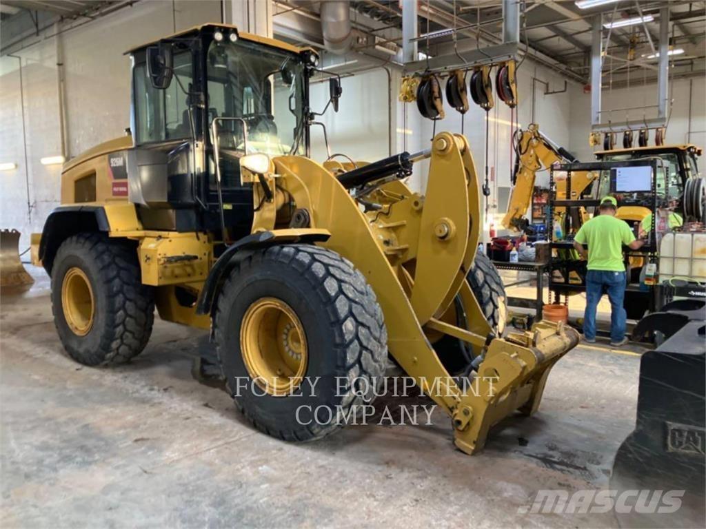 CAT 926M Колесни товарачи