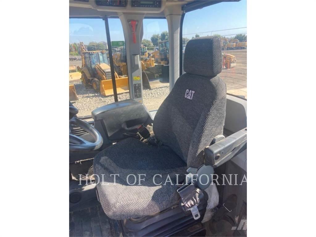 CAT 926M Колесни товарачи