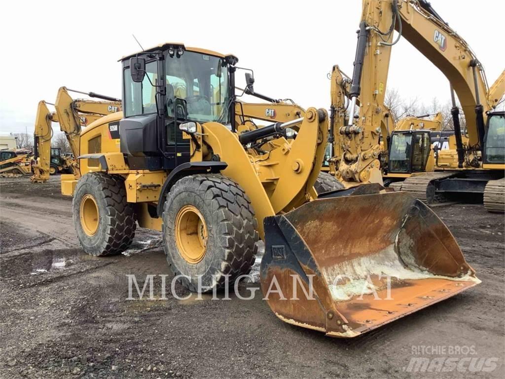 CAT 926M Колесни товарачи