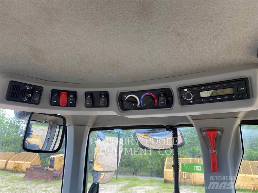 CAT 926M Колесни товарачи