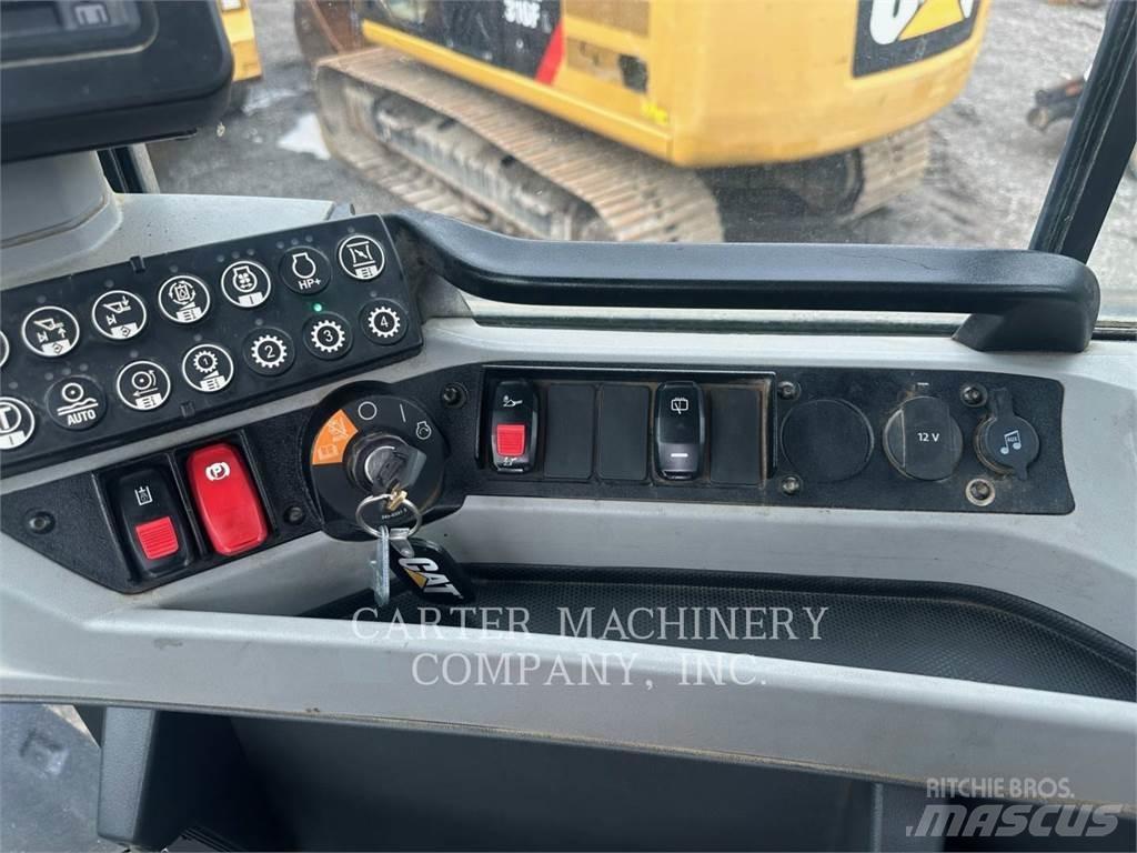 CAT 926M Колесни товарачи