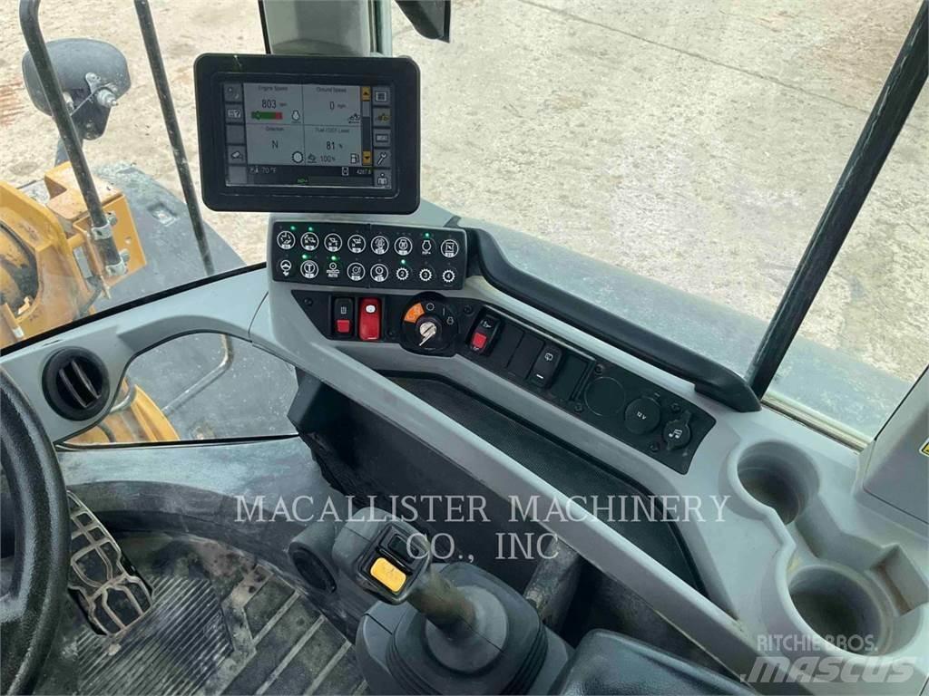 CAT 926M Колесни товарачи
