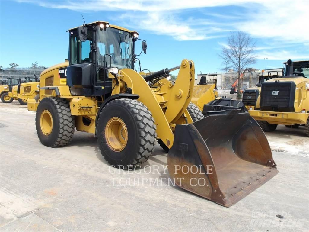 CAT 926M Колесни товарачи