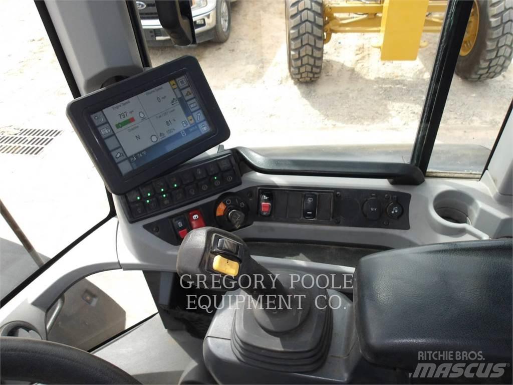 CAT 926M Колесни товарачи