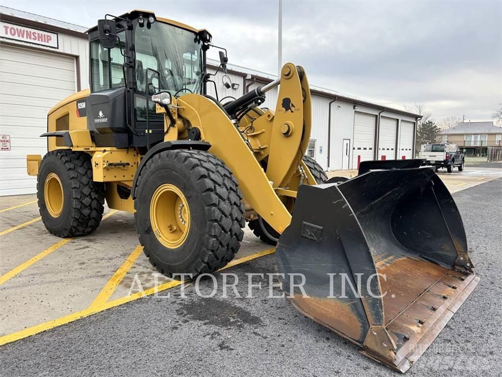 CAT 926M Колесни товарачи