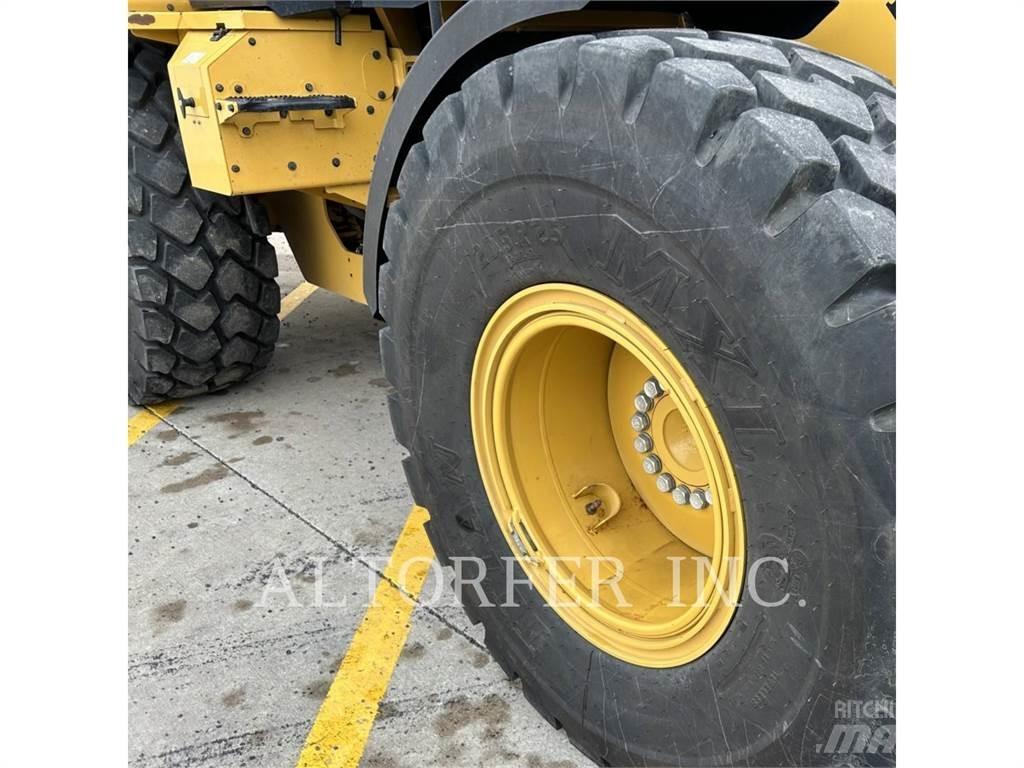 CAT 926M Колесни товарачи