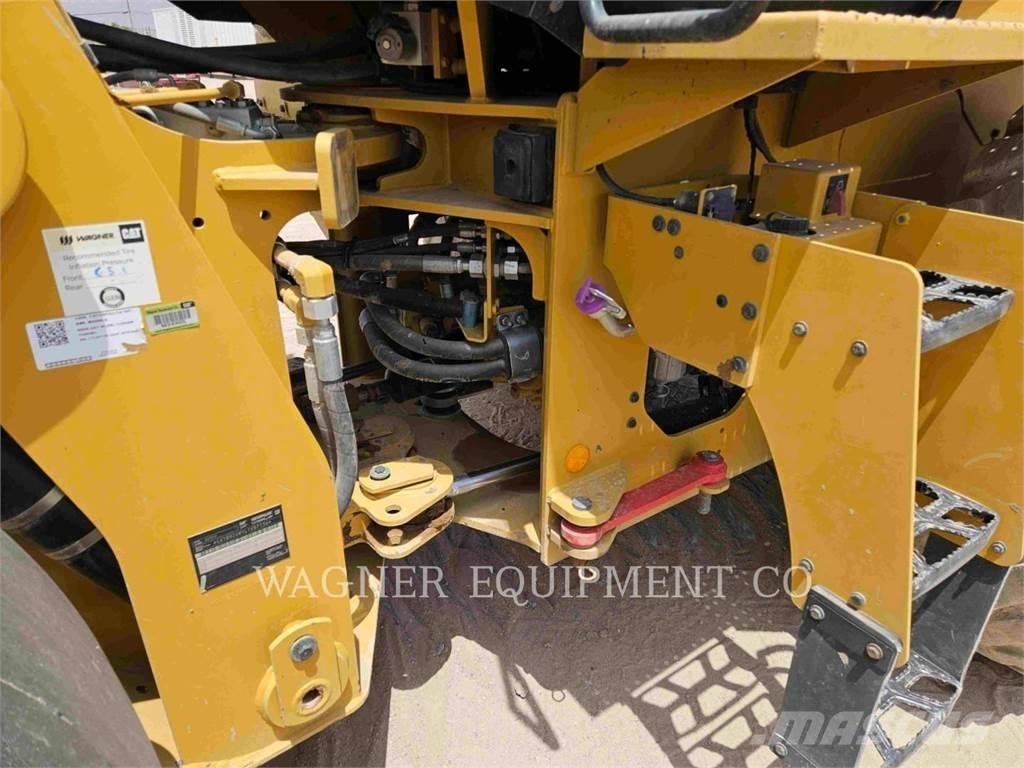 CAT 926M Колесни товарачи