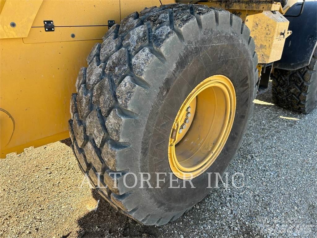 CAT 926M Колесни товарачи