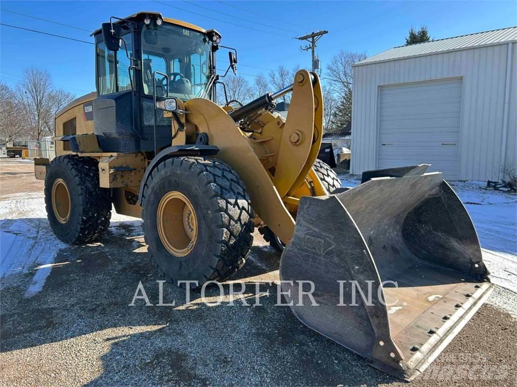 CAT 926M Колесни товарачи