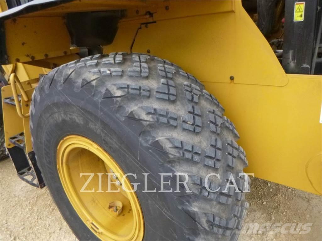 CAT 926M Колесни товарачи