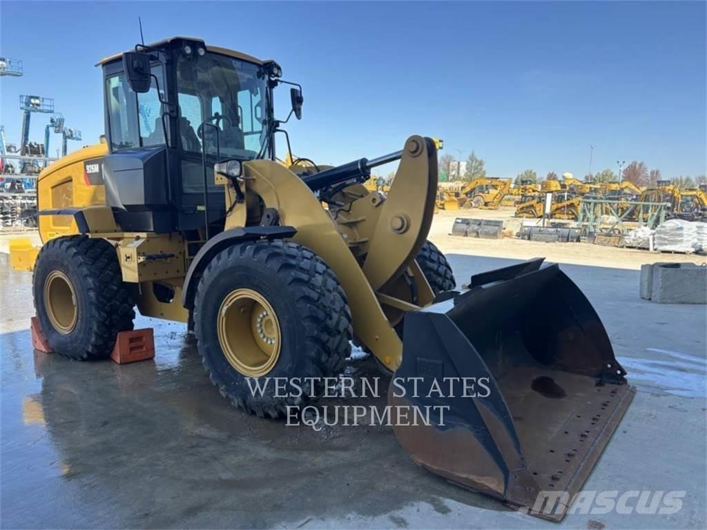 CAT 926M Колесни товарачи