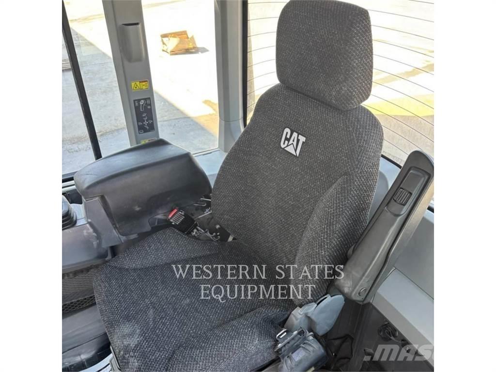 CAT 926M Колесни товарачи