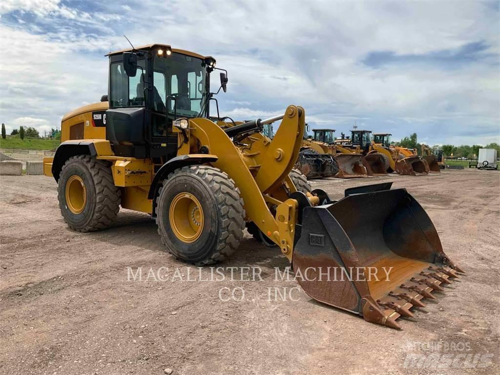 CAT 926M Колесни товарачи