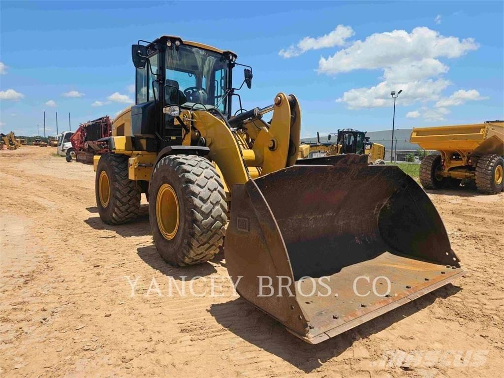 CAT 926M Колесни товарачи