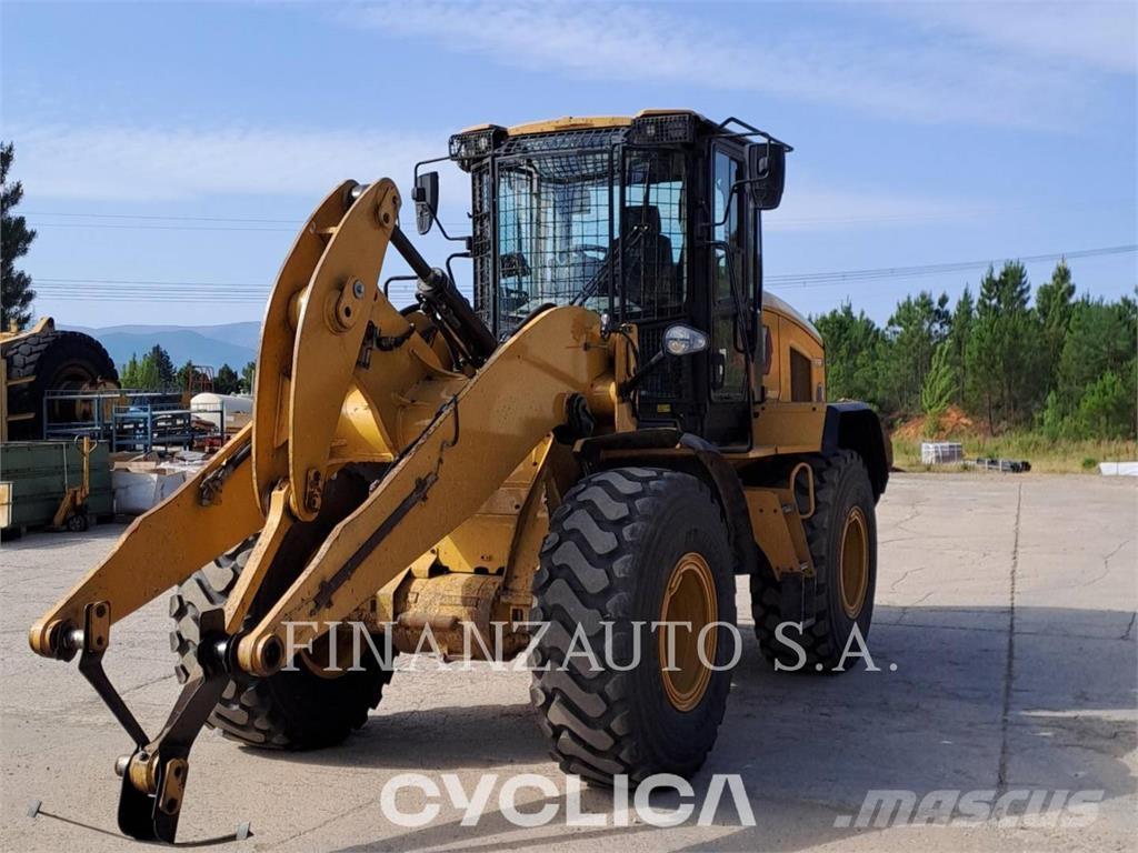 CAT 926M Колесни товарачи