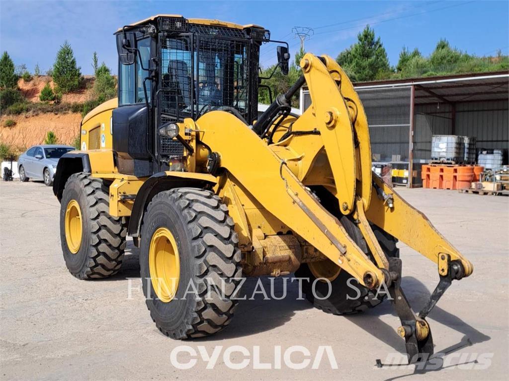CAT 926M Колесни товарачи