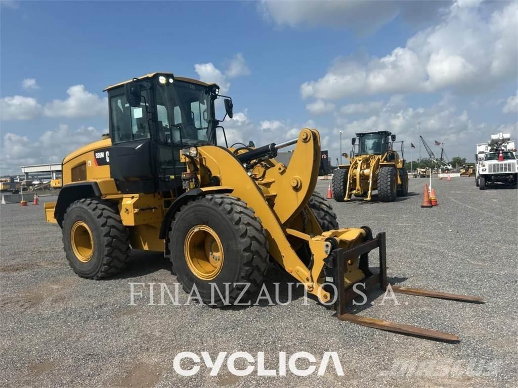 CAT 926M Колесни товарачи