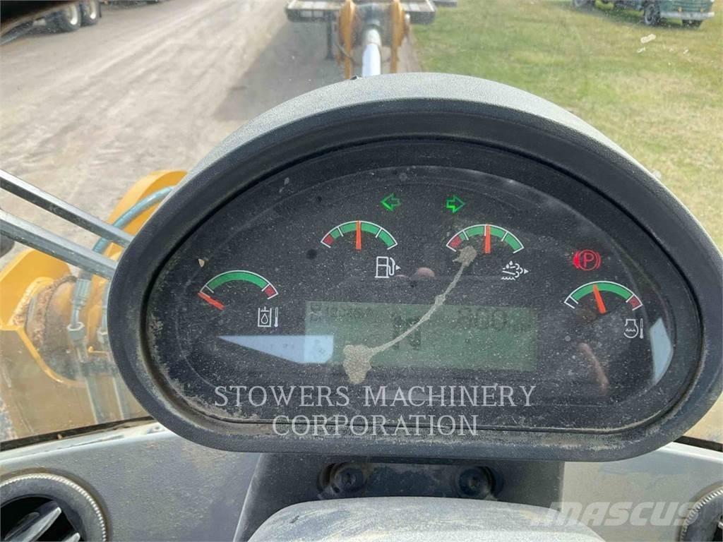 CAT 926M Колесни товарачи