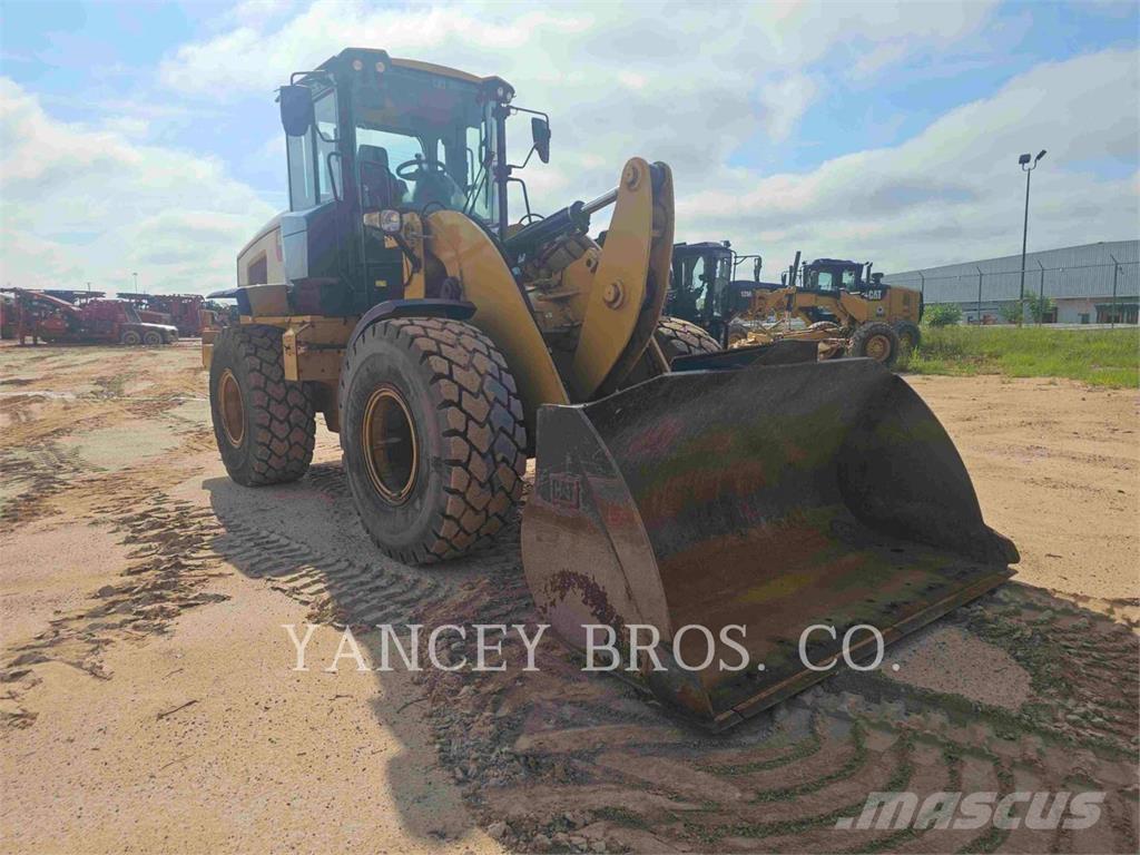 CAT 926M Колесни товарачи