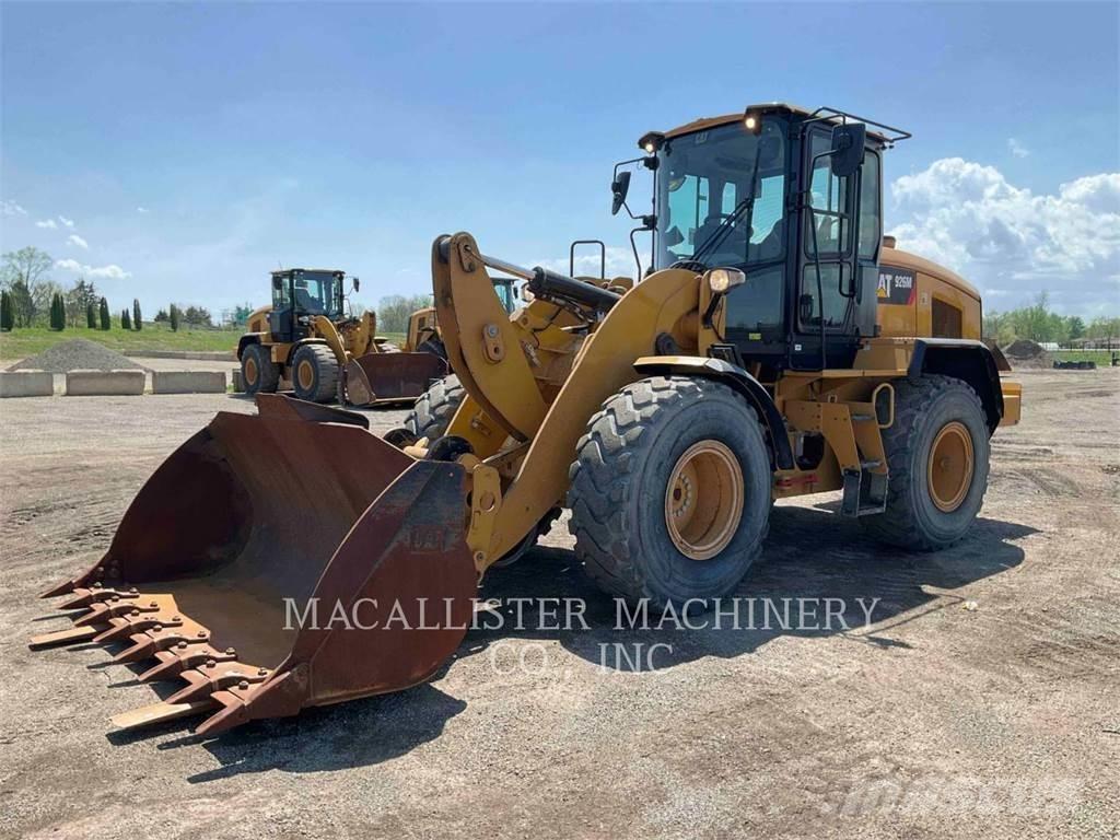CAT 926M Колесни товарачи