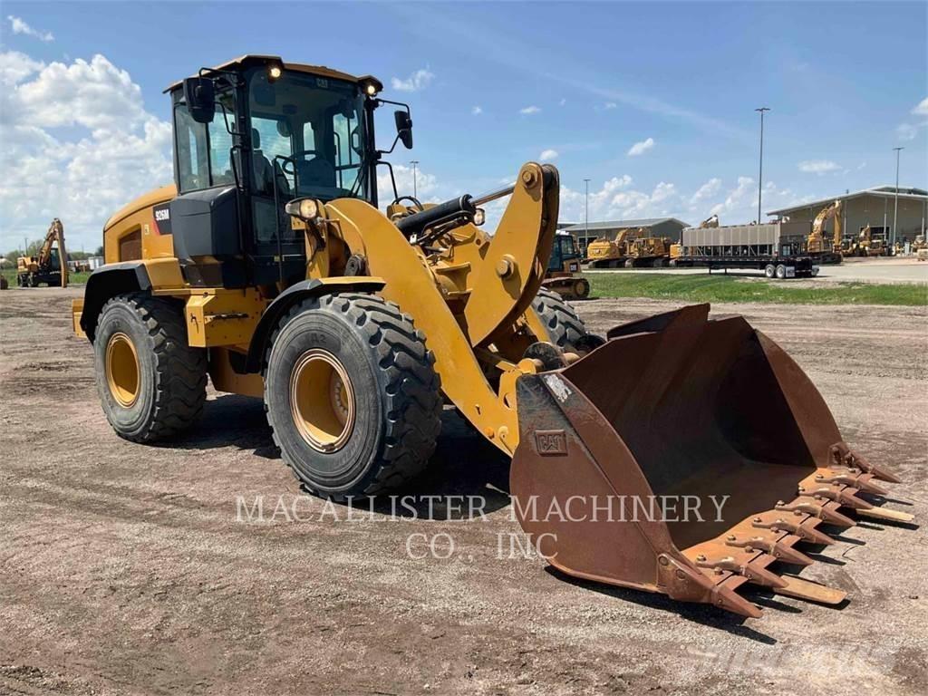 CAT 926M Колесни товарачи