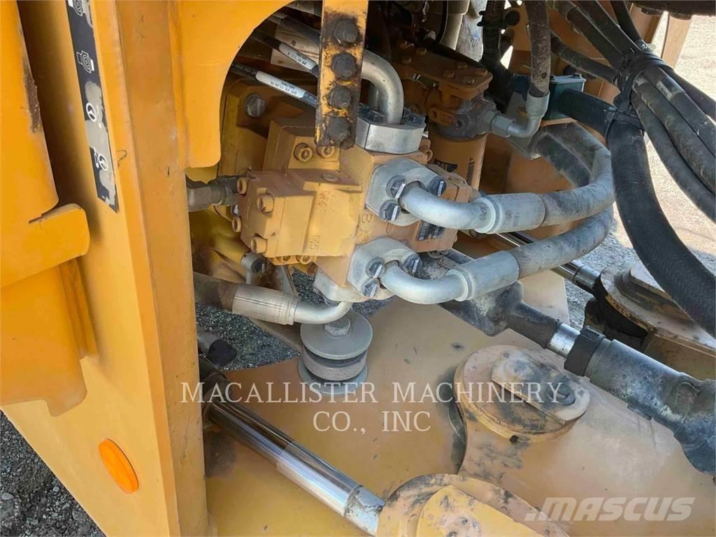 CAT 926M Колесни товарачи