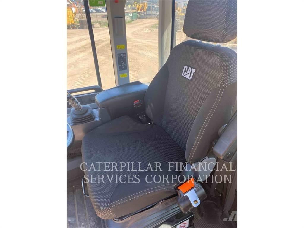CAT 926M Колесни товарачи