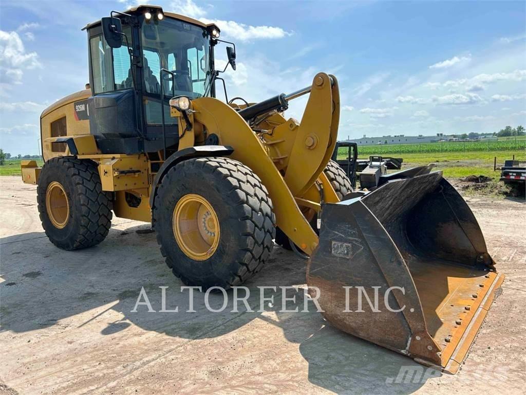 CAT 926M Колесни товарачи