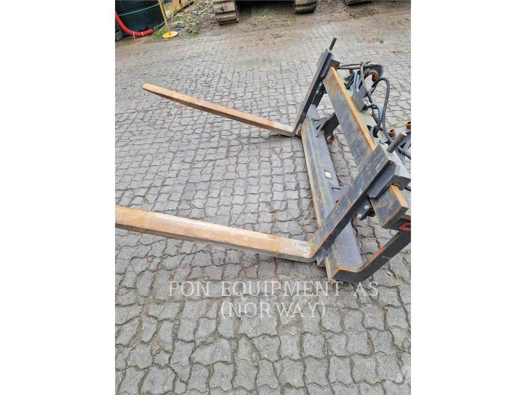 CAT 926M Колесни товарачи