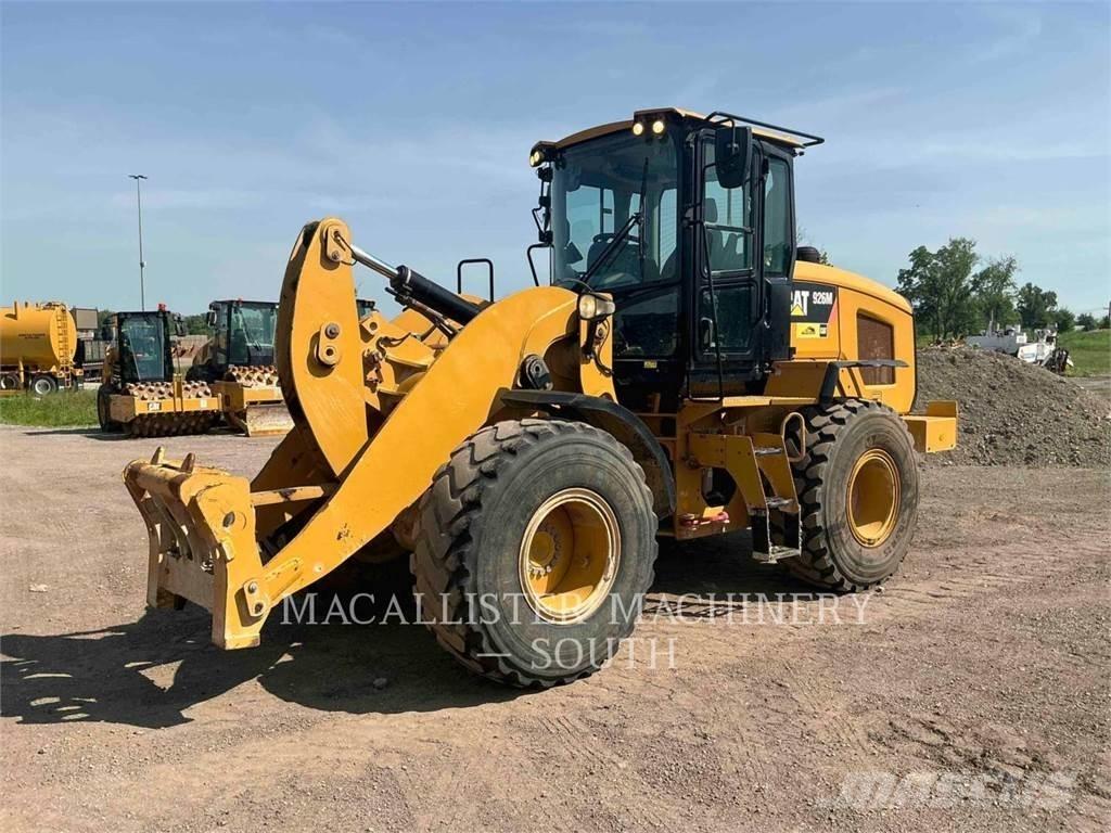 CAT 926M Колесни товарачи