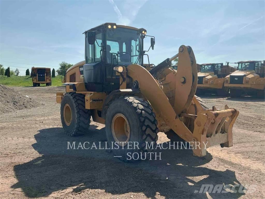 CAT 926M Колесни товарачи