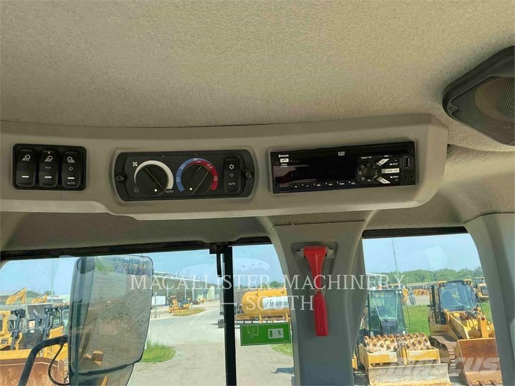 CAT 926M Колесни товарачи