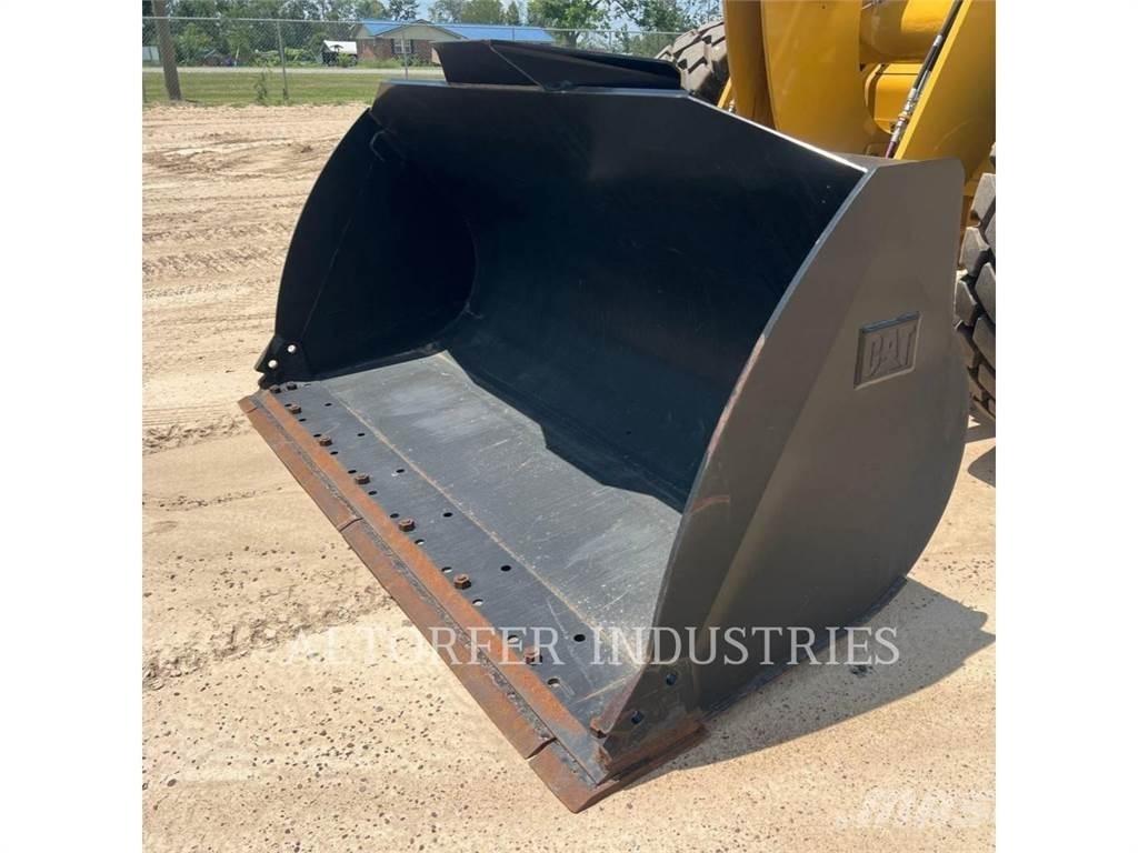 CAT 926M Колесни товарачи