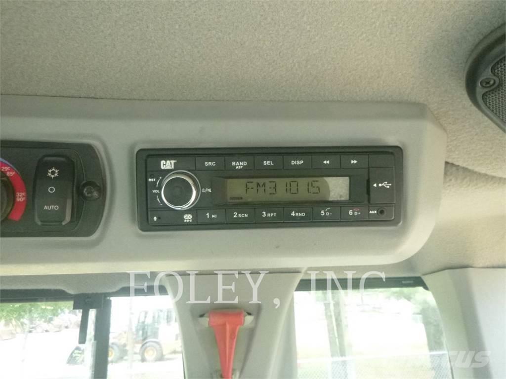 CAT 926M Колесни товарачи