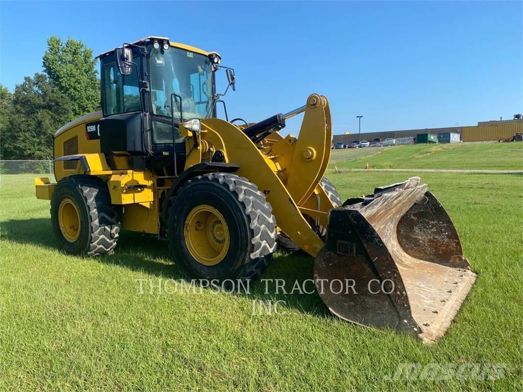 CAT 926M Колесни товарачи