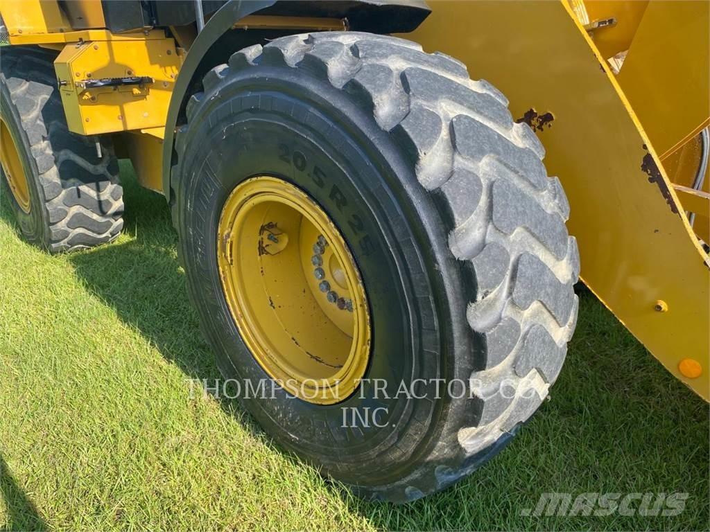 CAT 926M Колесни товарачи