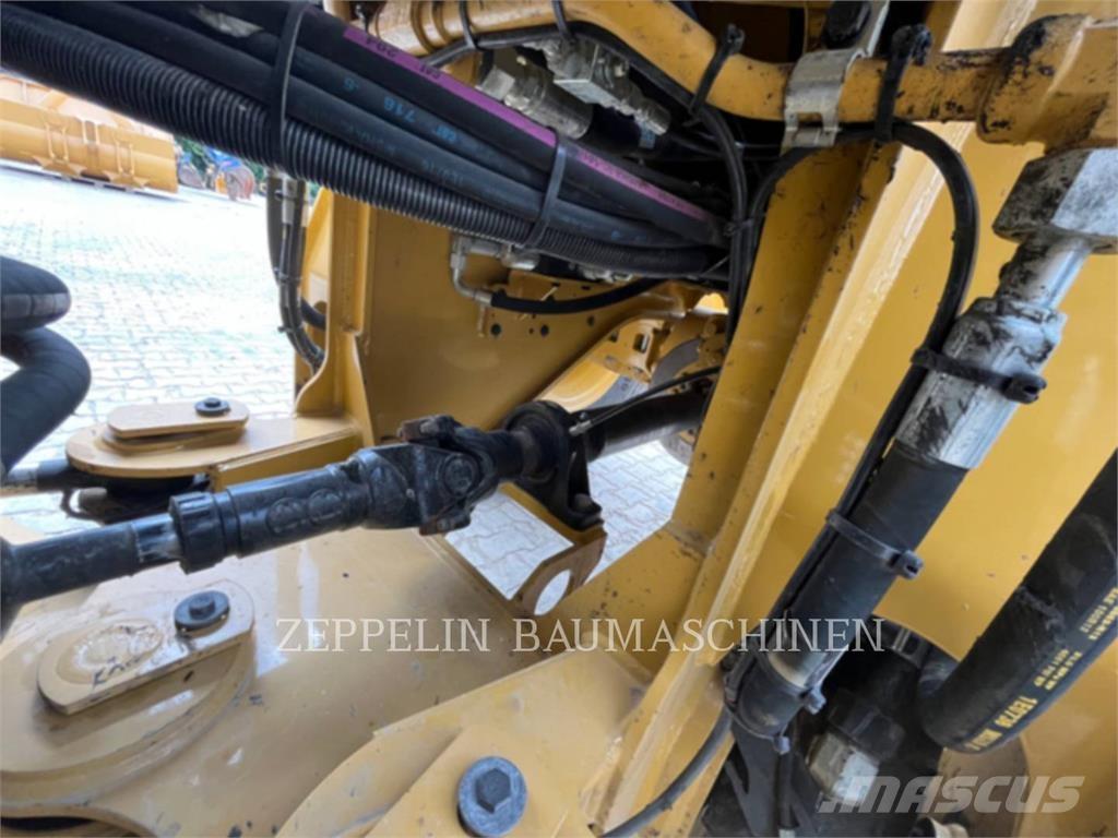 CAT 926M Колесни товарачи