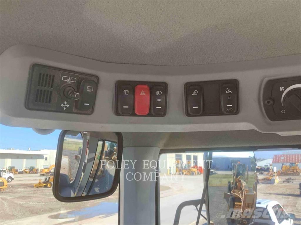 CAT 926M Колесни товарачи