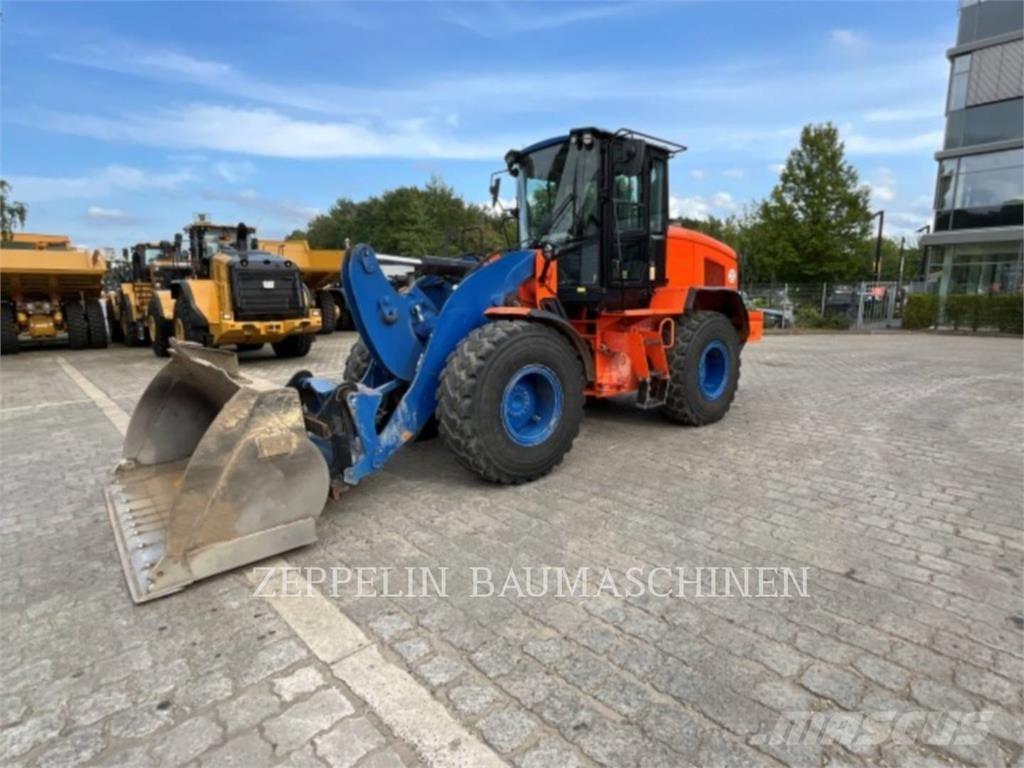 CAT 926M Колесни товарачи
