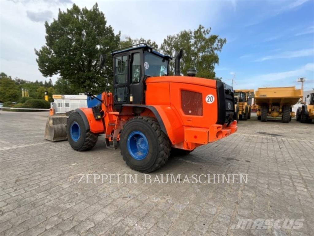 CAT 926M Колесни товарачи