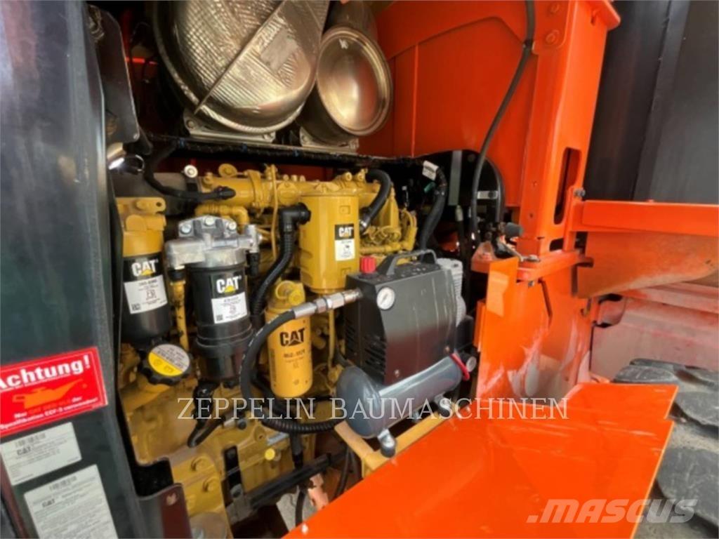 CAT 926M Колесни товарачи
