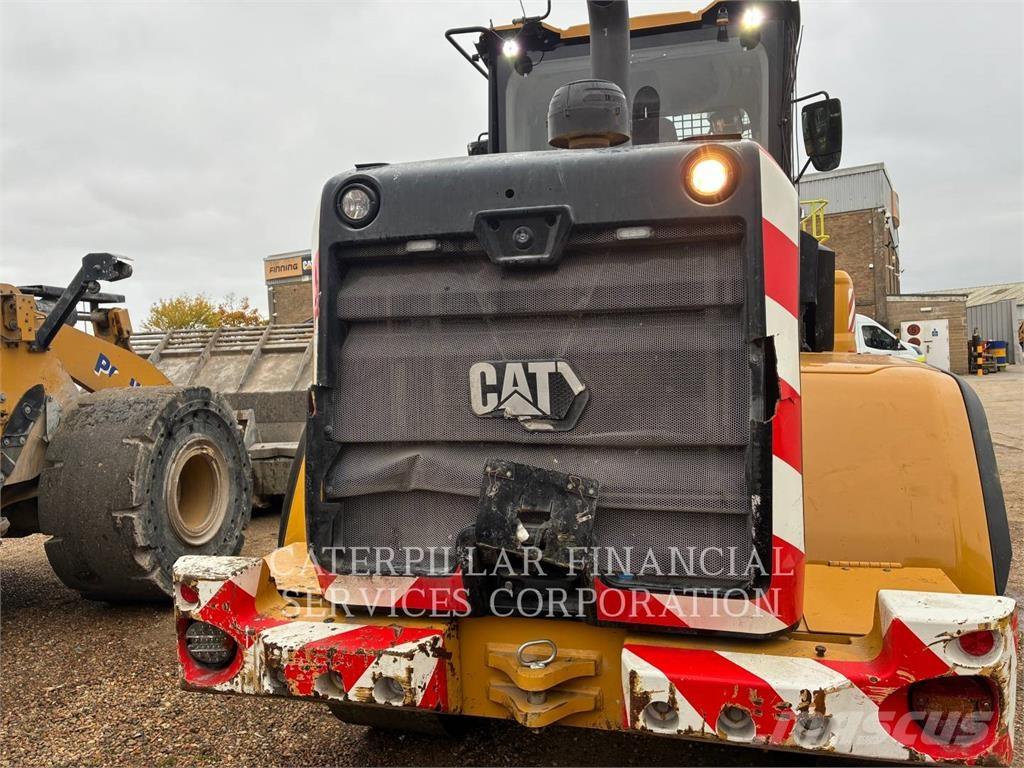 CAT 926M Колесни товарачи